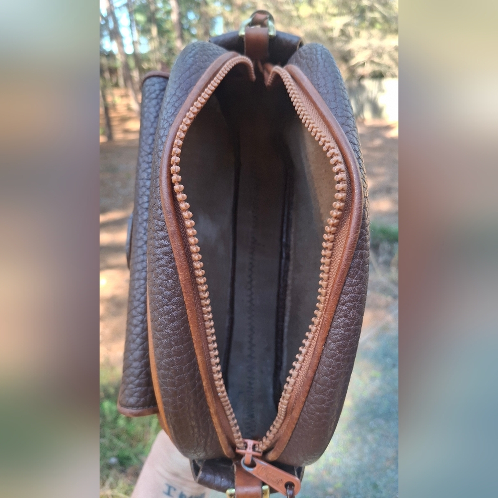 Vintage Dooney & Bourke Dark Brown AWL R45 Large Kilty Camera Crossbody Bag - Picture 9 of 10